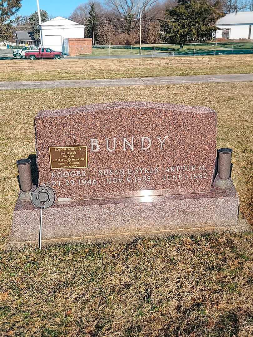 Rodger Bundy's grave. Photo 1