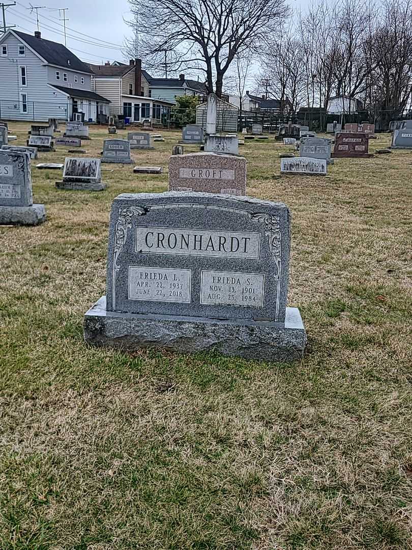 Frieda L. Cronhardt's grave. Photo 2