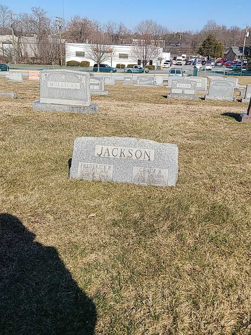 Frederick R. Jackson's grave. Photo 2