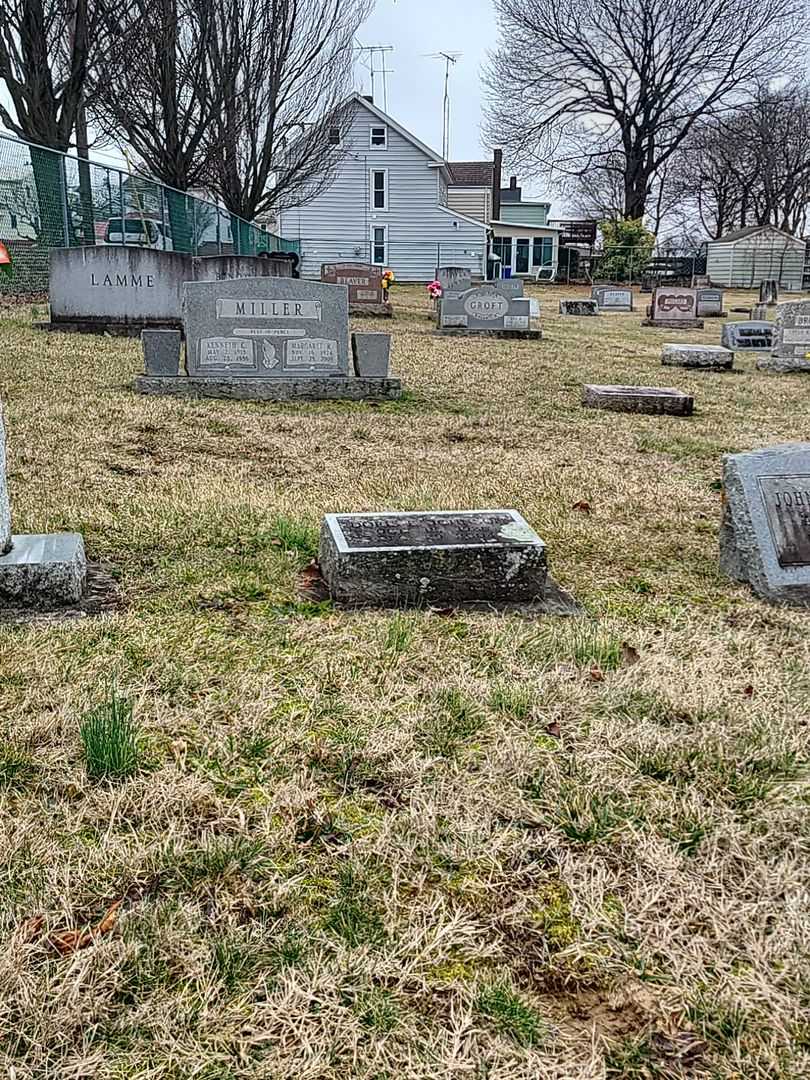 Doris E. Johnson's grave. Photo 2