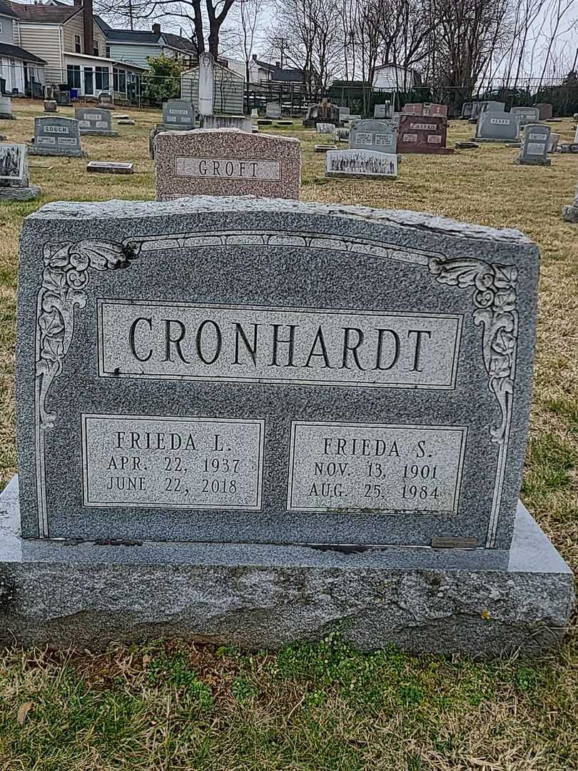 Frieda L. Cronhardt's grave. Photo 1
