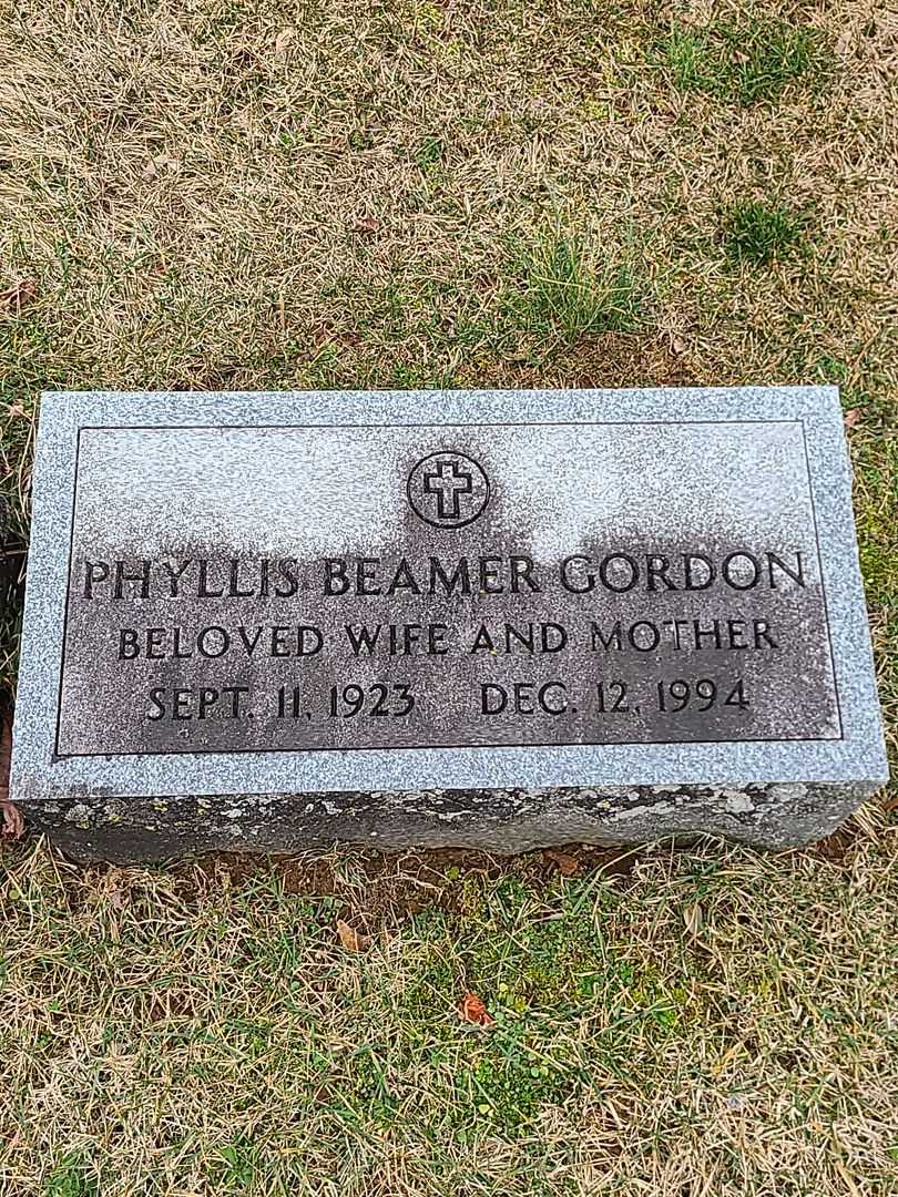 Phyllis Beamer Gordon's grave. Photo 4