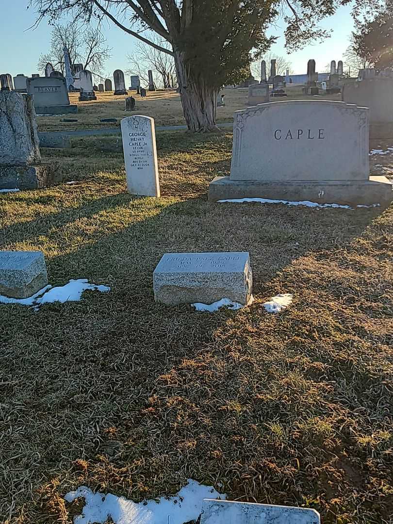 Frieda Palz Caple's grave. Photo 2