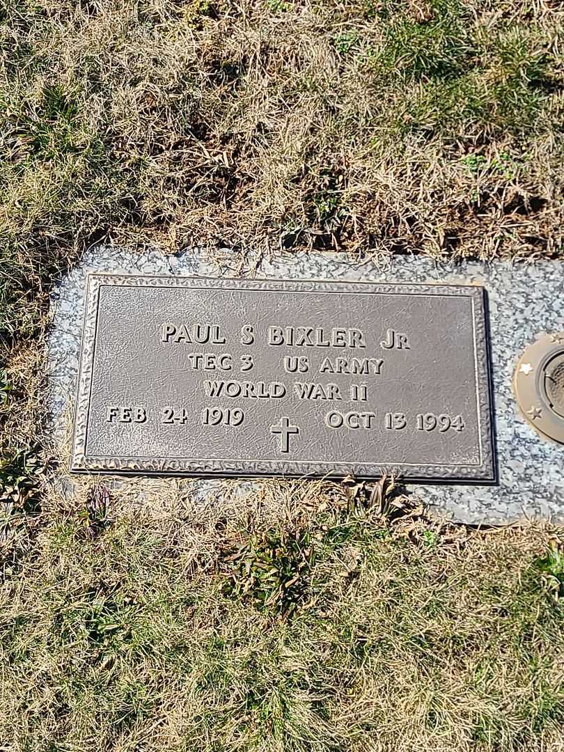 Paul S. Bixler Junior's grave. Photo 3