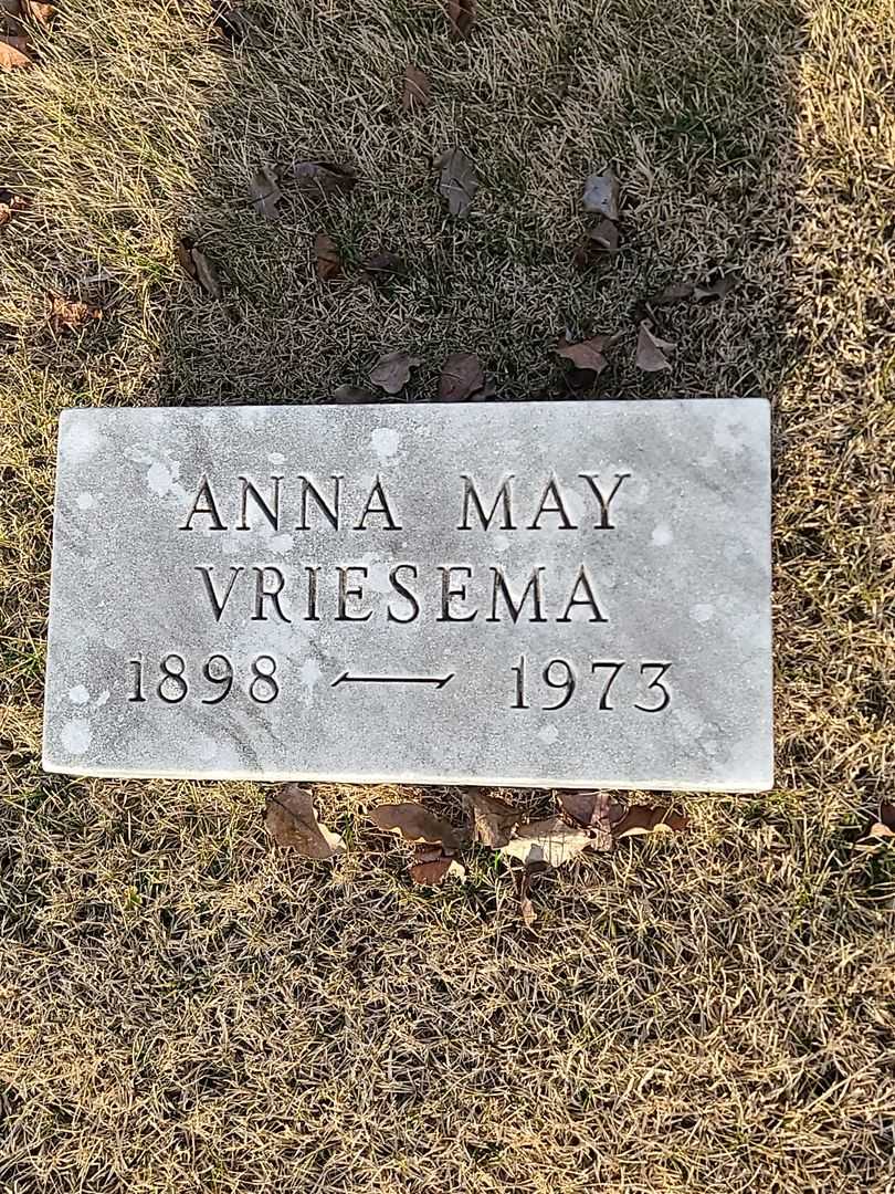 Anna May Vriesema's grave. Photo 3