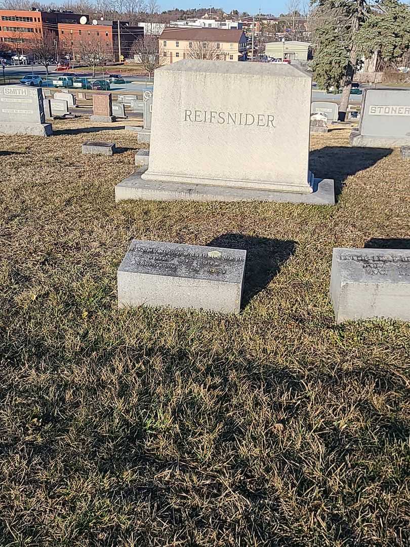 Janet Crawford Reifsnider's grave. Photo 2