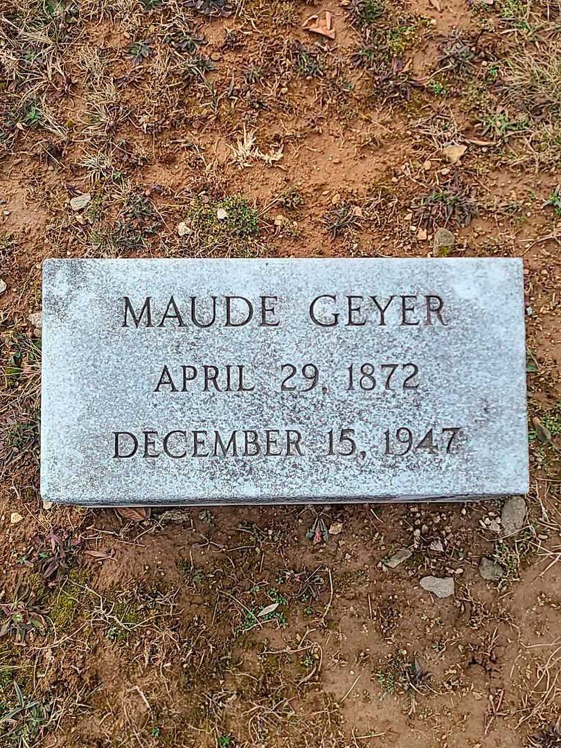 Maude Geyer Ramer's grave. Photo 3