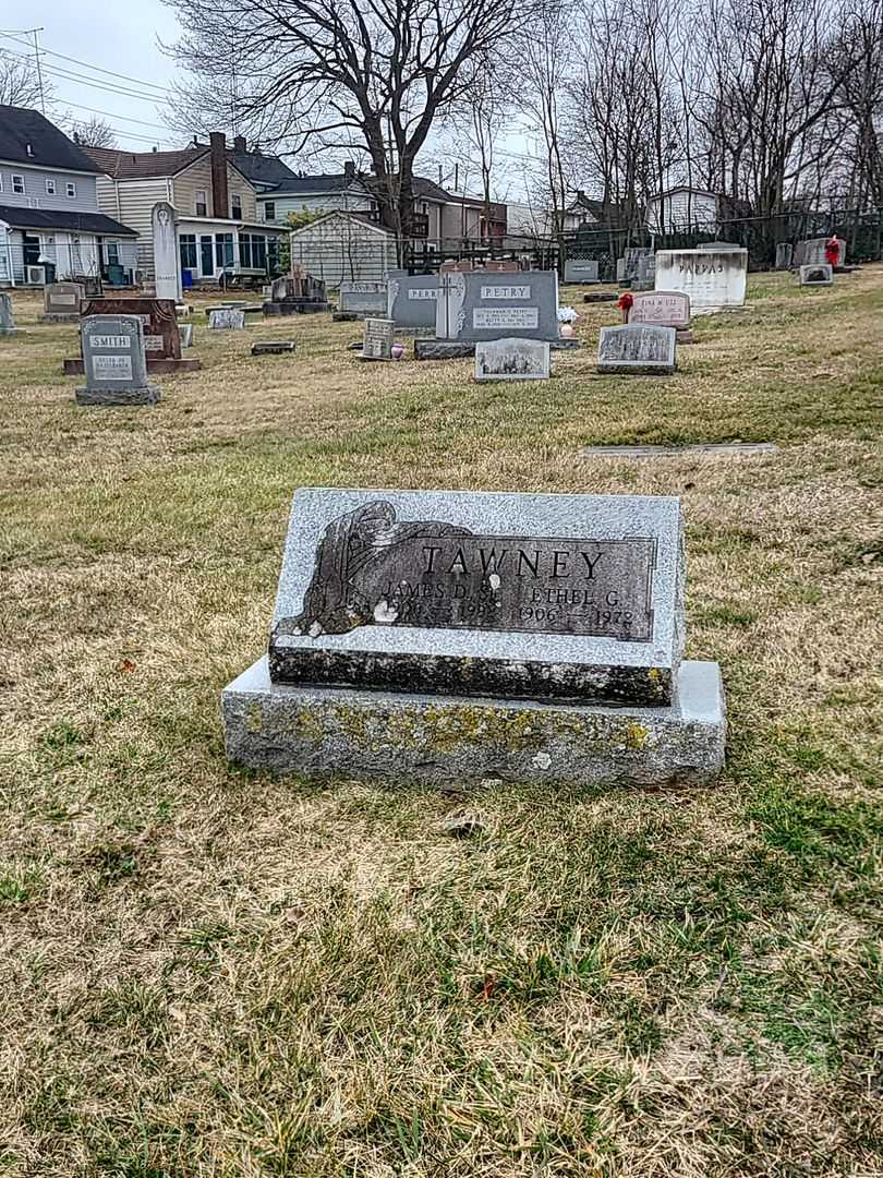 Ethel G. Tawney's grave. Photo 2