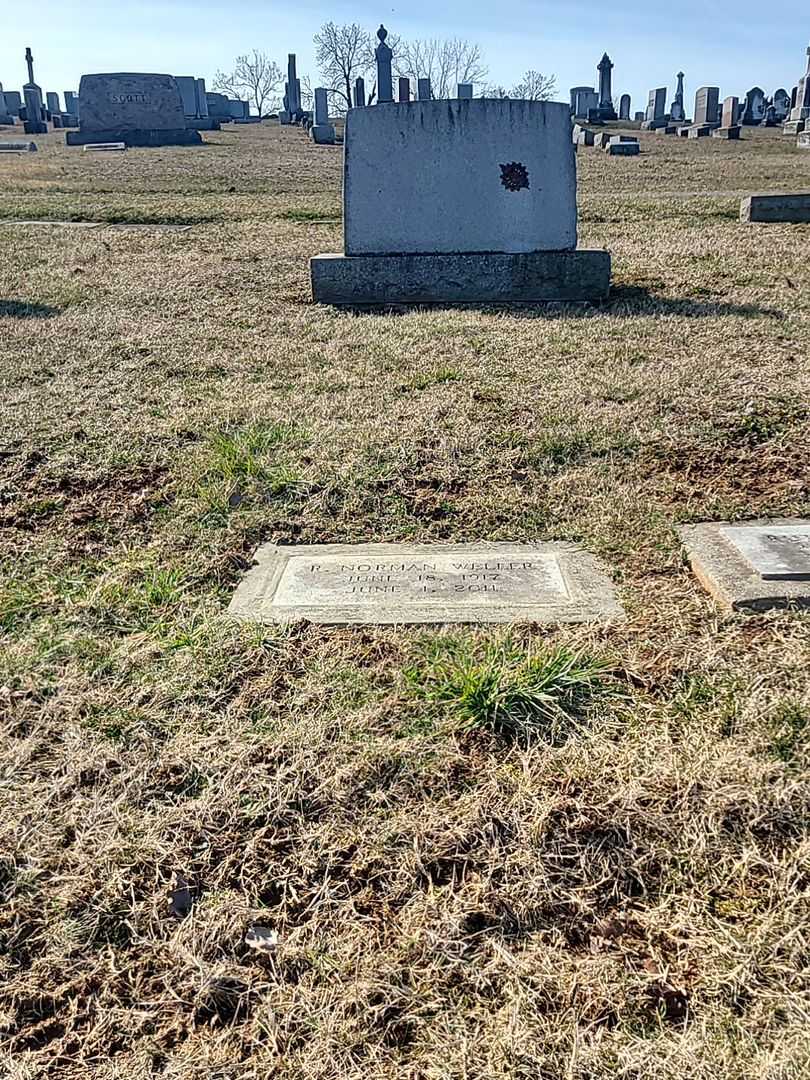R. Norman Weller's grave. Photo 2
