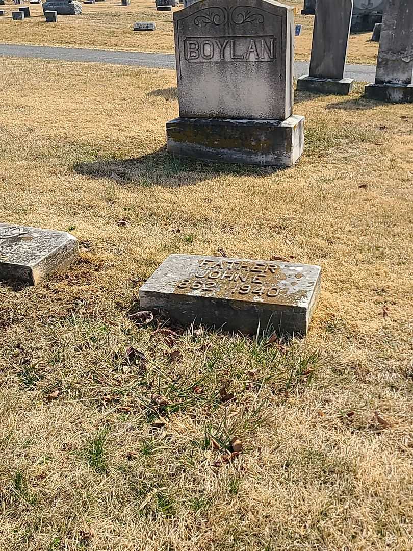 John E. Boylan's grave. Photo 2