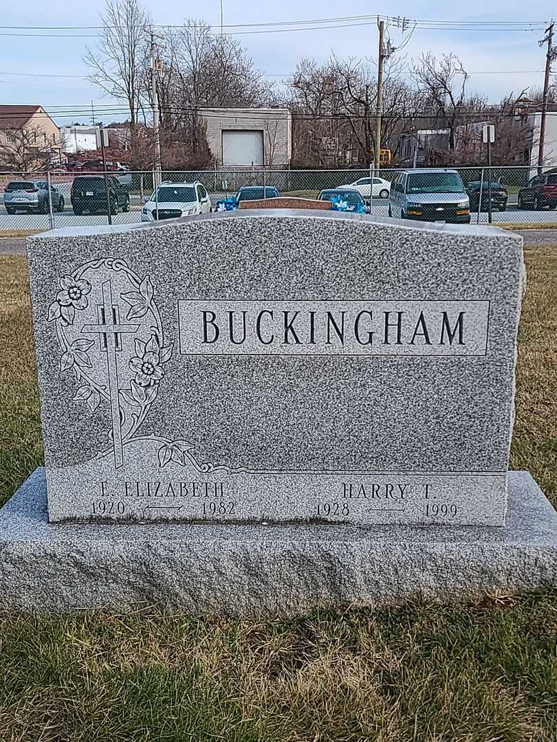 Harry Tivis Buckingham's grave. Photo 1