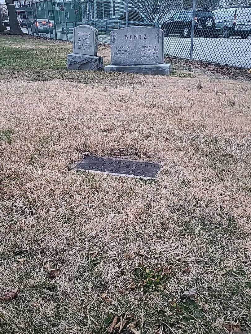 Nan Brainard Ebaugh's grave. Photo 2