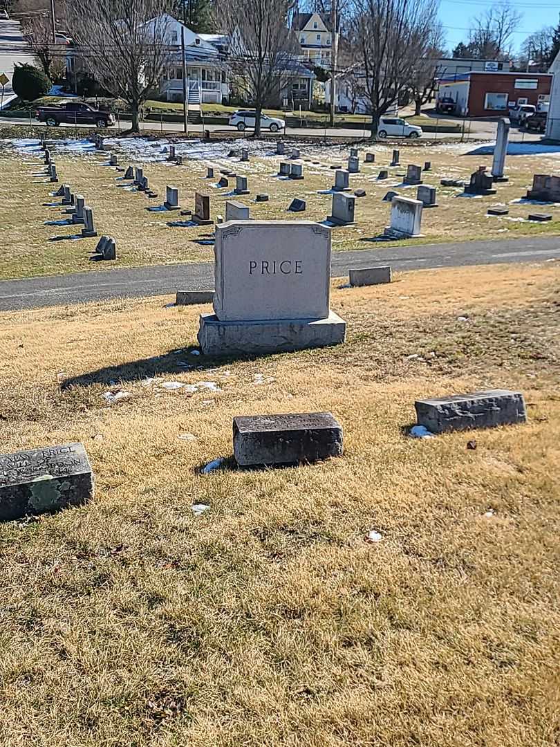 Saranda K. Price's grave. Photo 2