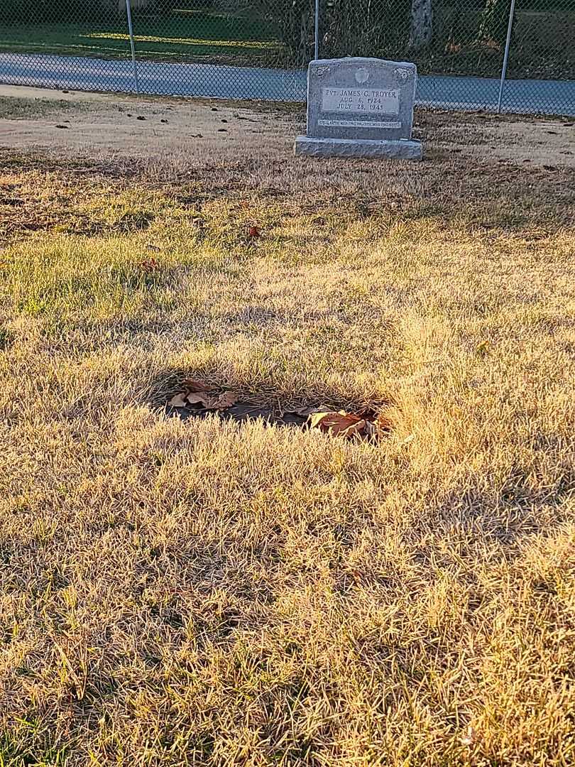 Mary Groft Long's grave. Photo 2