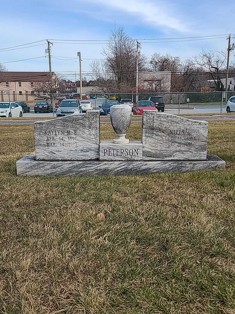 Robert Emerson Day's grave. Photo 2