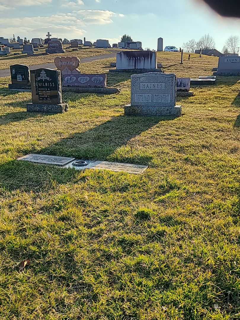 Vivian May Cardinale's grave. Photo 2