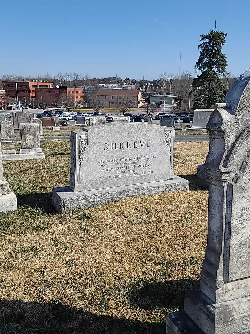 Doctor James Edwin Shreeve Junior's grave. Photo 1