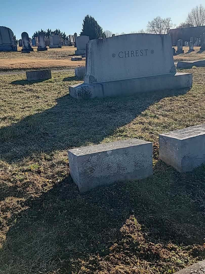 Gladys McGee Chrest's grave. Photo 2
