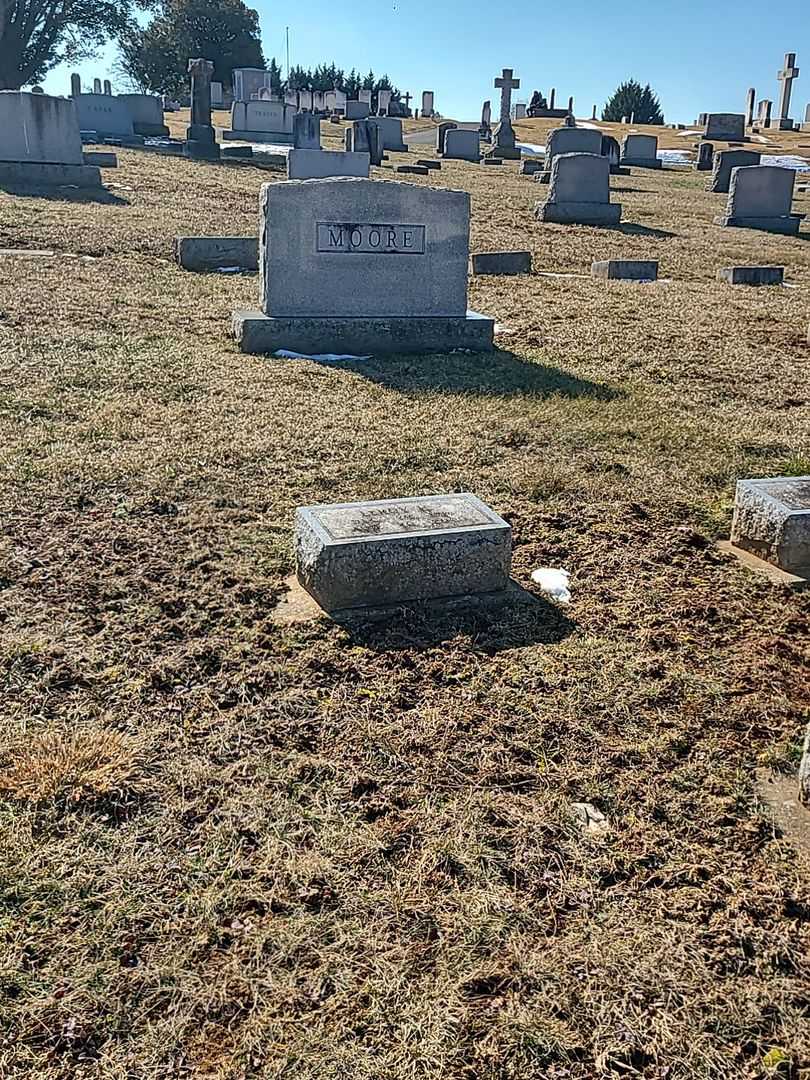 LeRoy H. Moore's grave. Photo 3