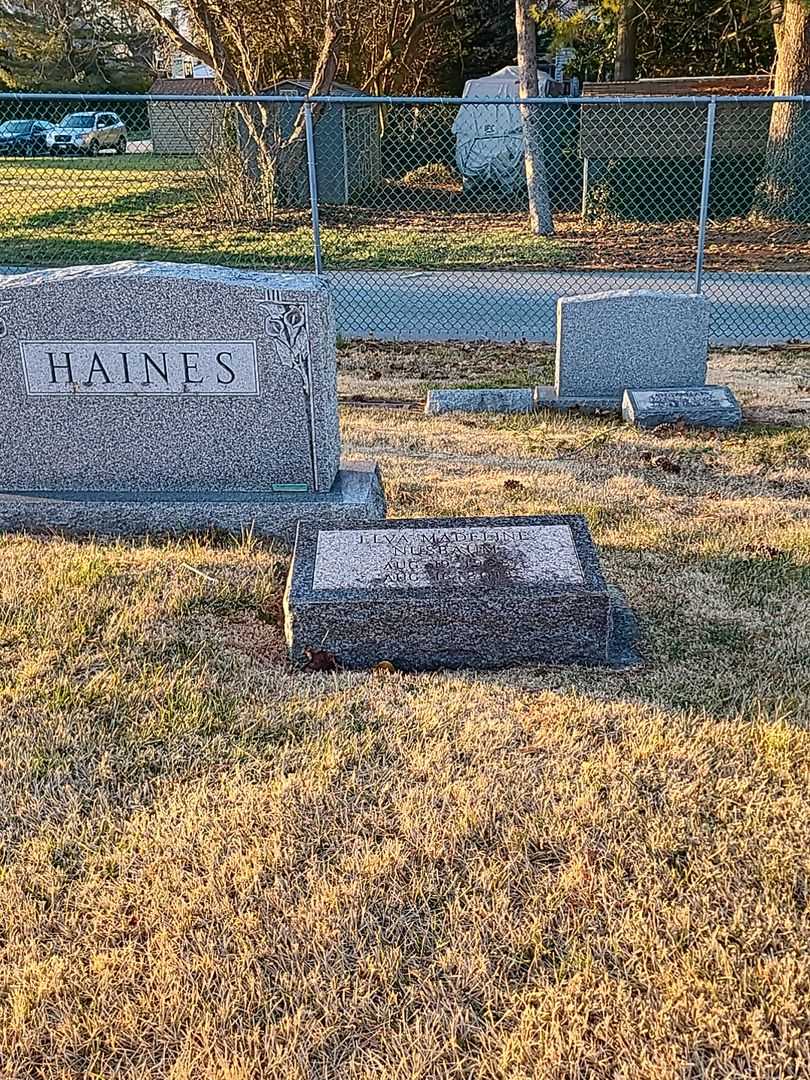 Elva Madeline Nusbaum's grave. Photo 2