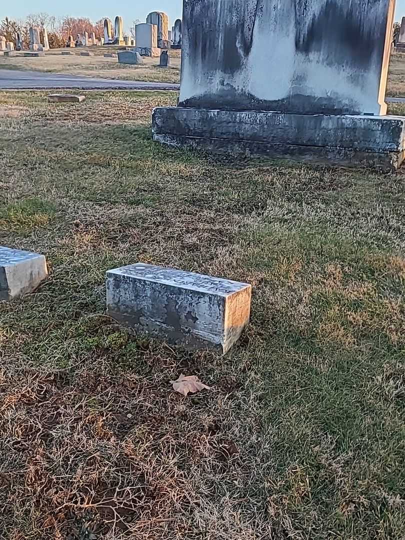Katharine S. Hoff's grave. Photo 2