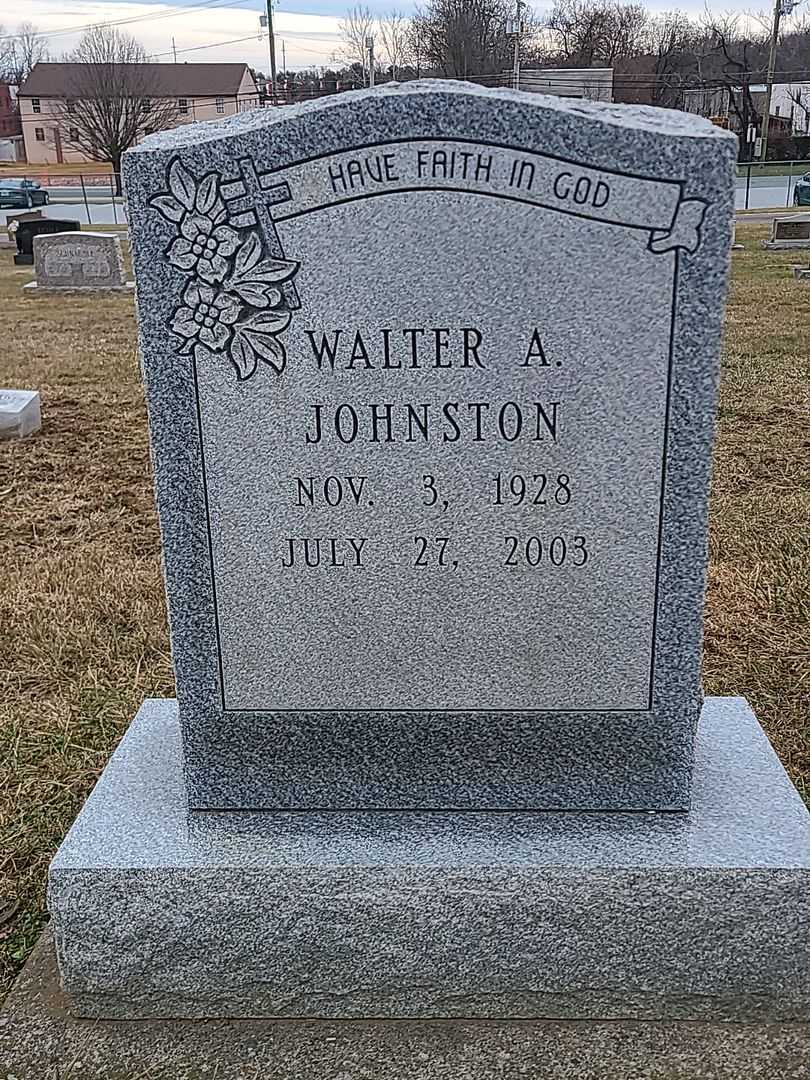 Walter A. Johnston's grave. Photo 3