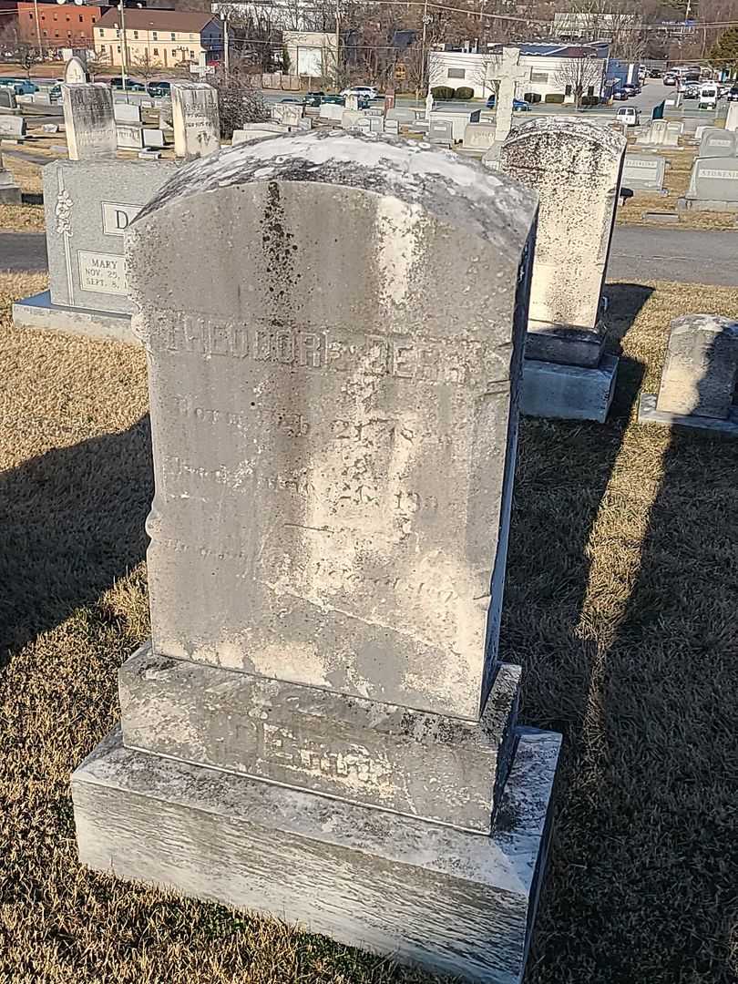 Theodore Derr's grave. Photo 3