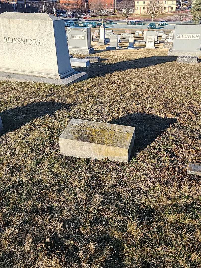 John L. Reifsnider Junior's grave. Photo 2