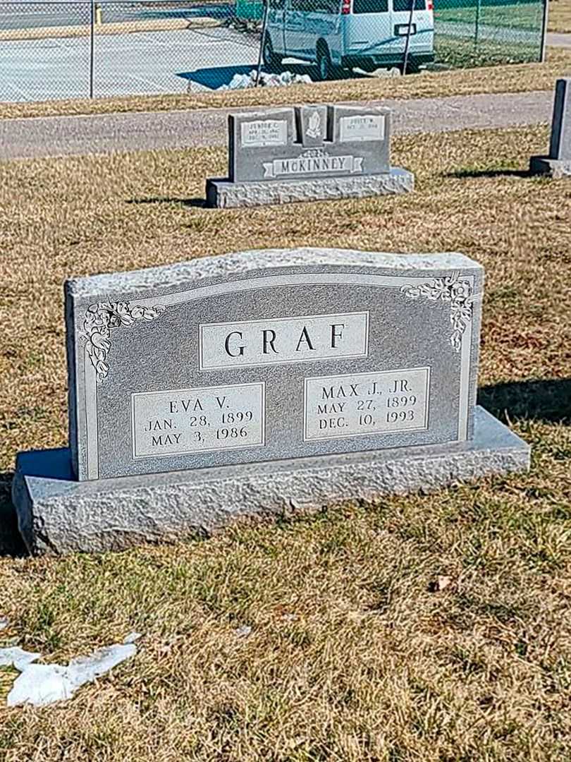 Eva V. Graf's grave. Photo 3