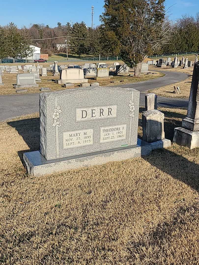 Theodore Fowler Derr's grave. Photo 2