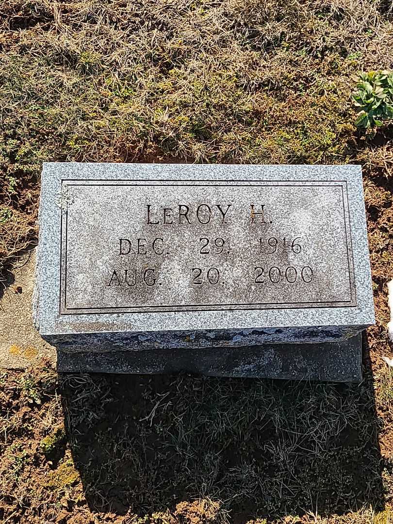 LeRoy H. Moore's grave. Photo 4