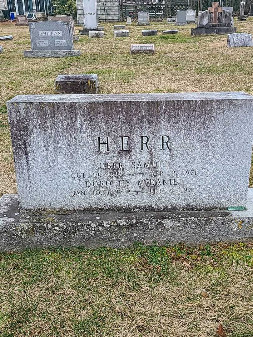 Ober Samuel Herr's grave. Photo 1