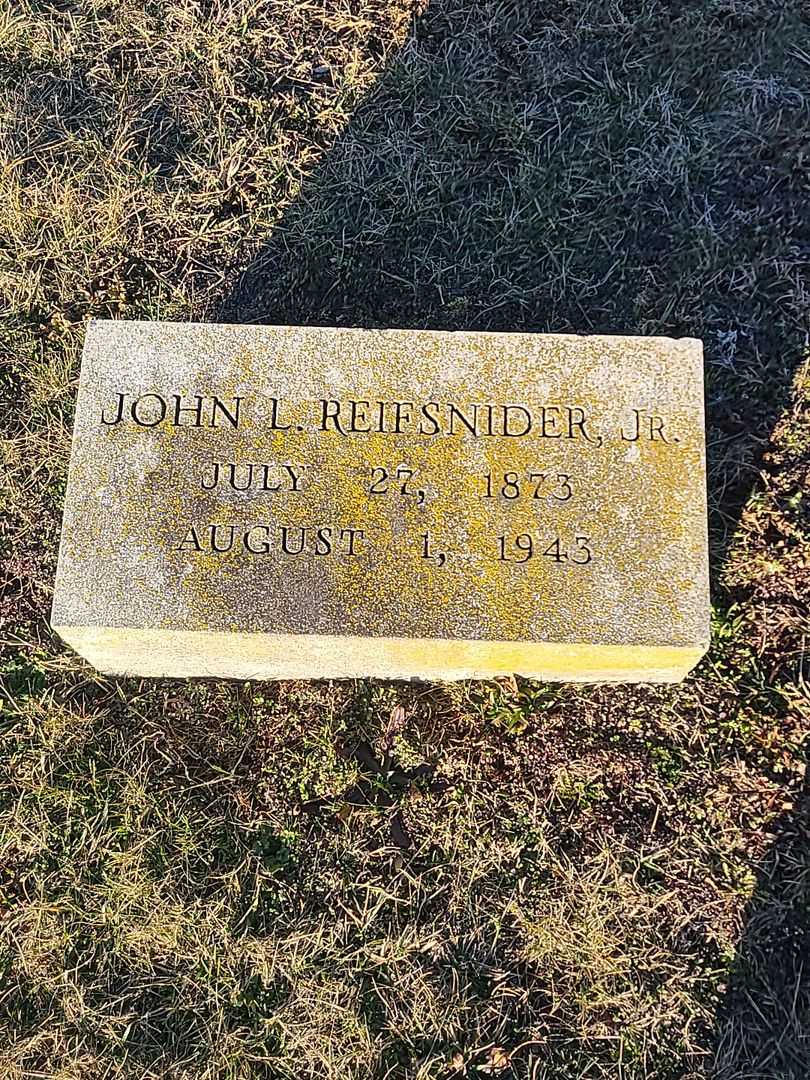 John L. Reifsnider Junior's grave. Photo 3
