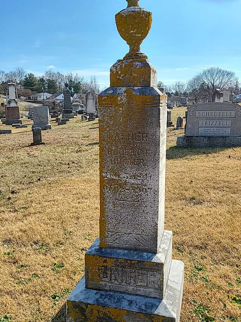 Robert F. Hunter's grave. Photo 1