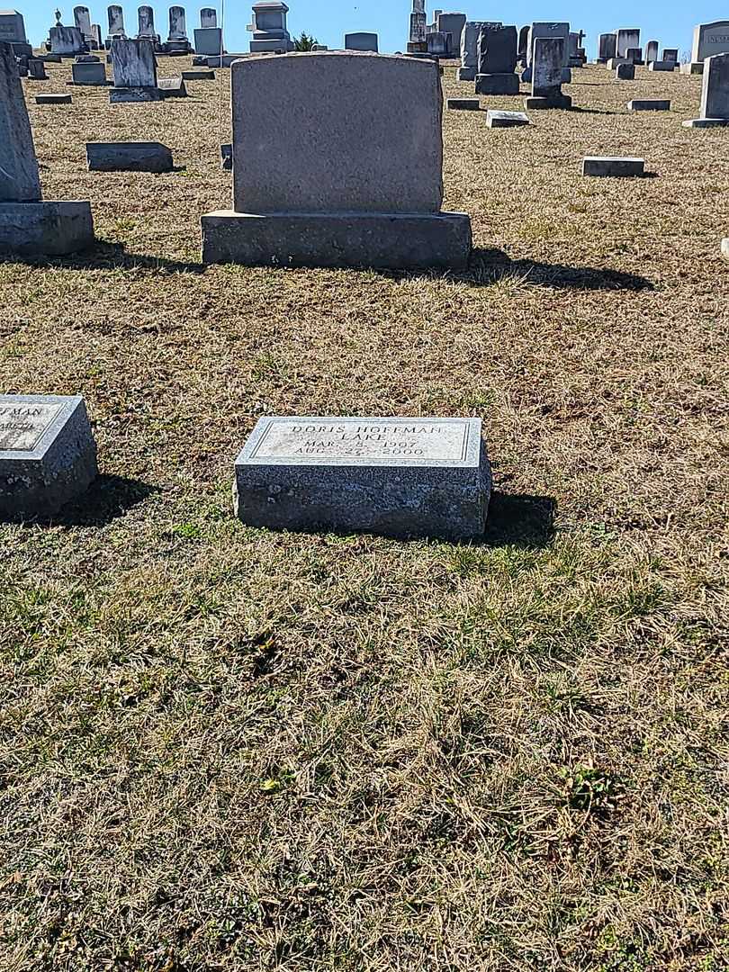 Doris Hoffmam Lake's grave. Photo 2
