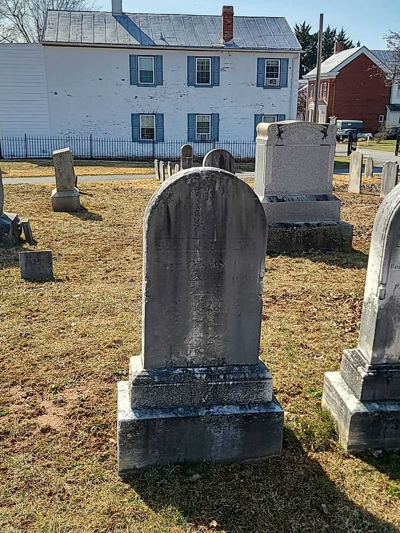 Sue M. Matthews's grave. Photo 2