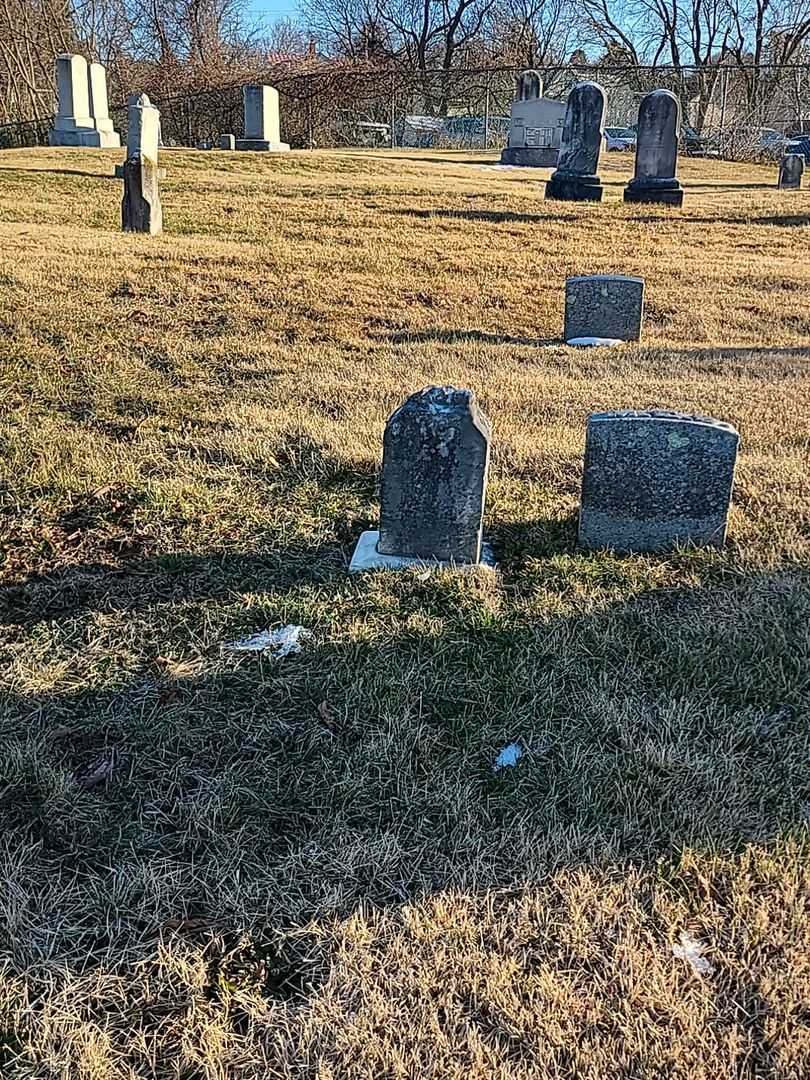 Infant Son Baile's grave. Photo 2