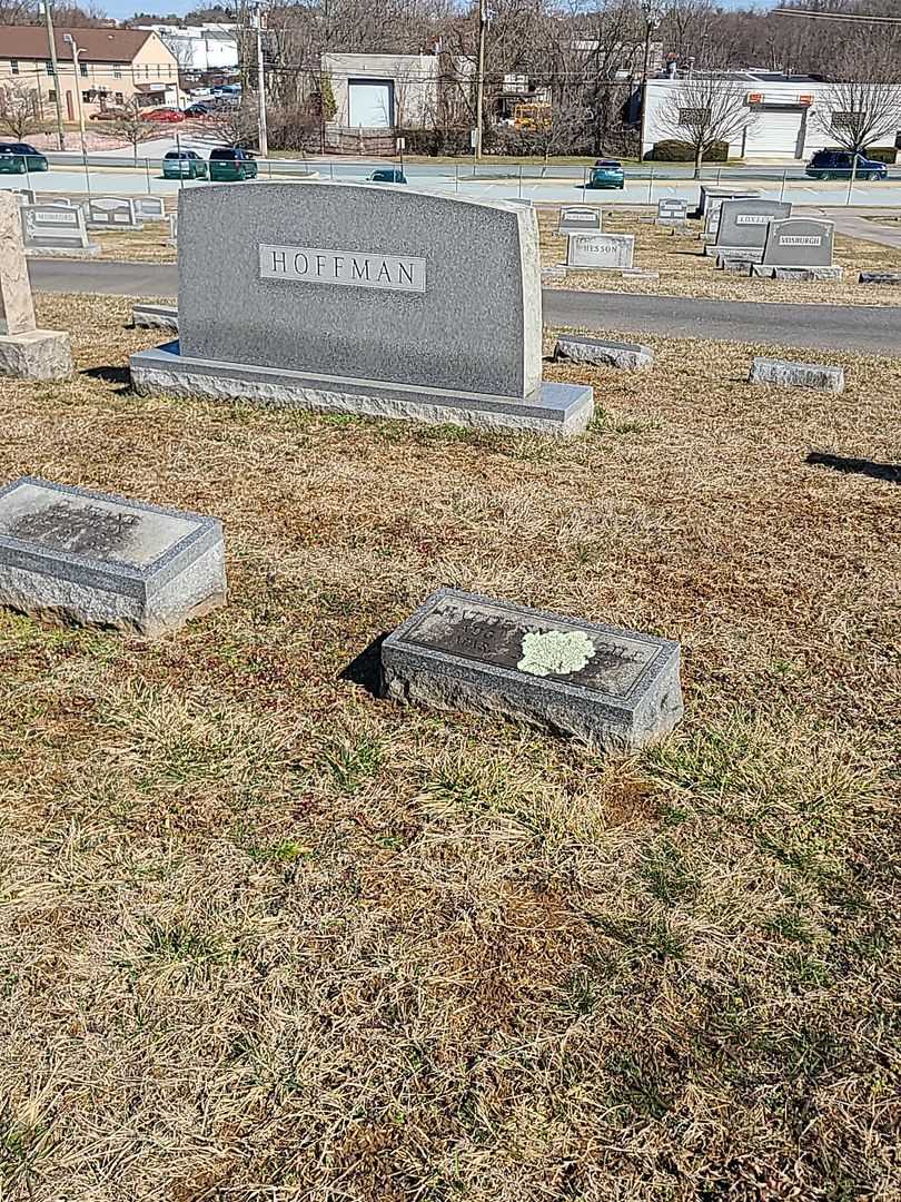 Hattie Smith Zile's grave. Photo 2