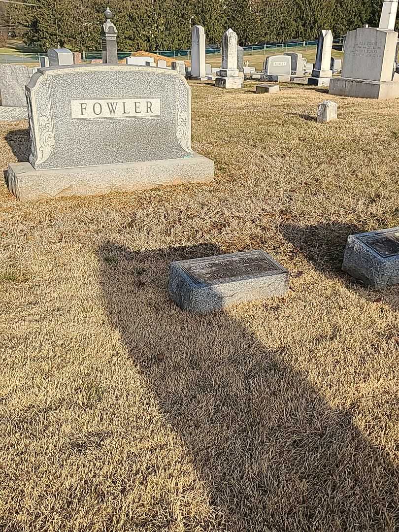 Annie E. Fowler's grave. Photo 2