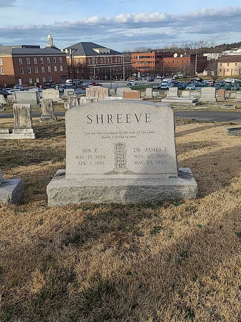 Ida E. Shreeve's grave. Photo 1