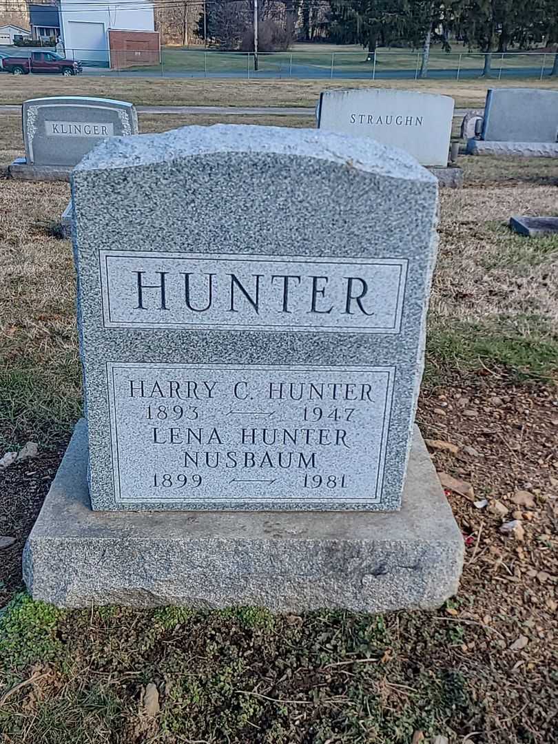 Harry C. Hunter's grave. Photo 1