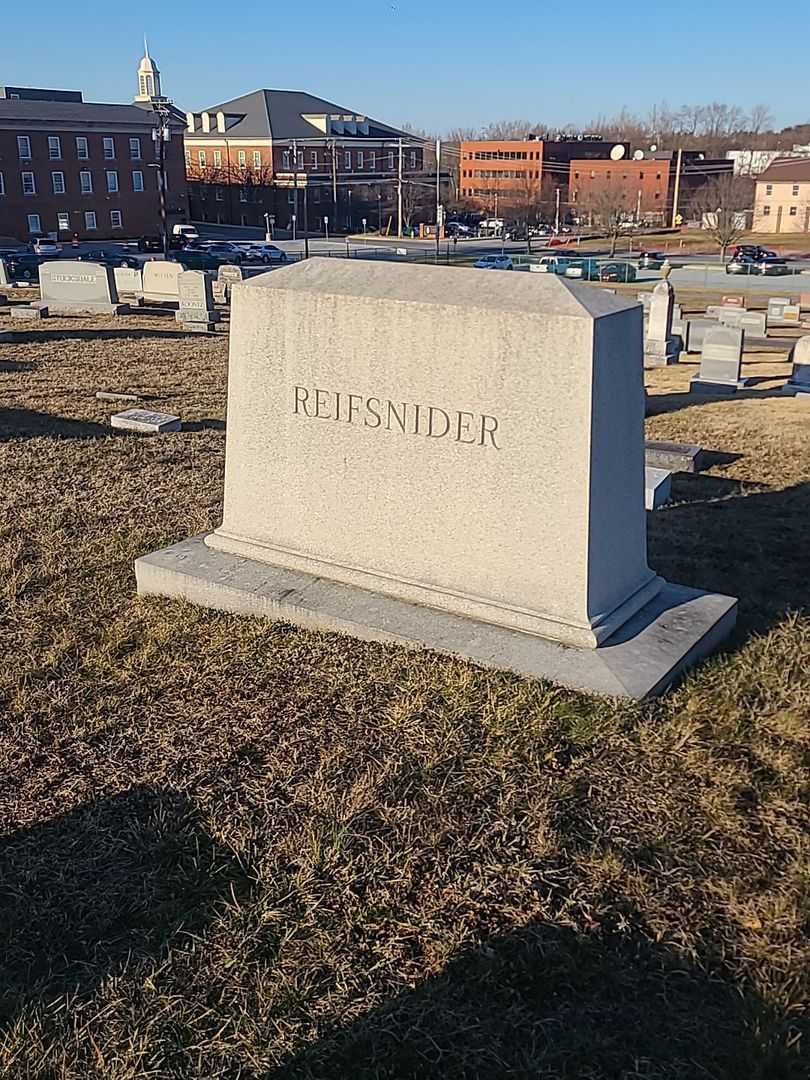Eltinge F. Reifsnider's grave. Photo 1