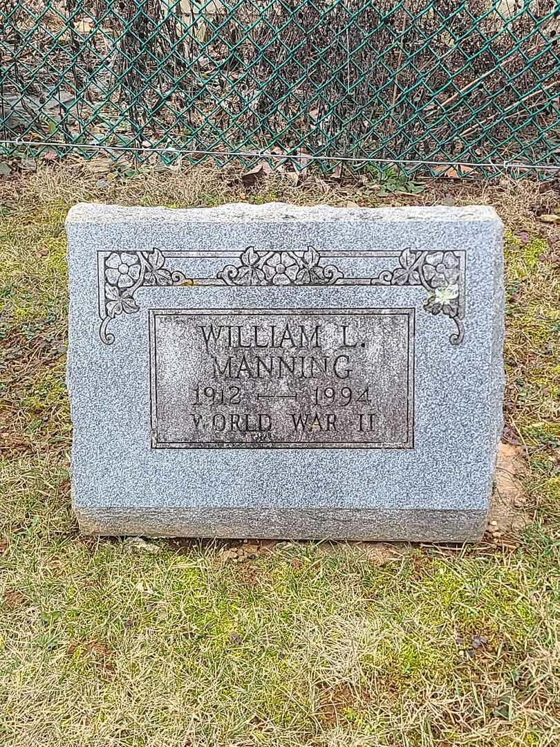 William L. Manning's grave. Photo 3