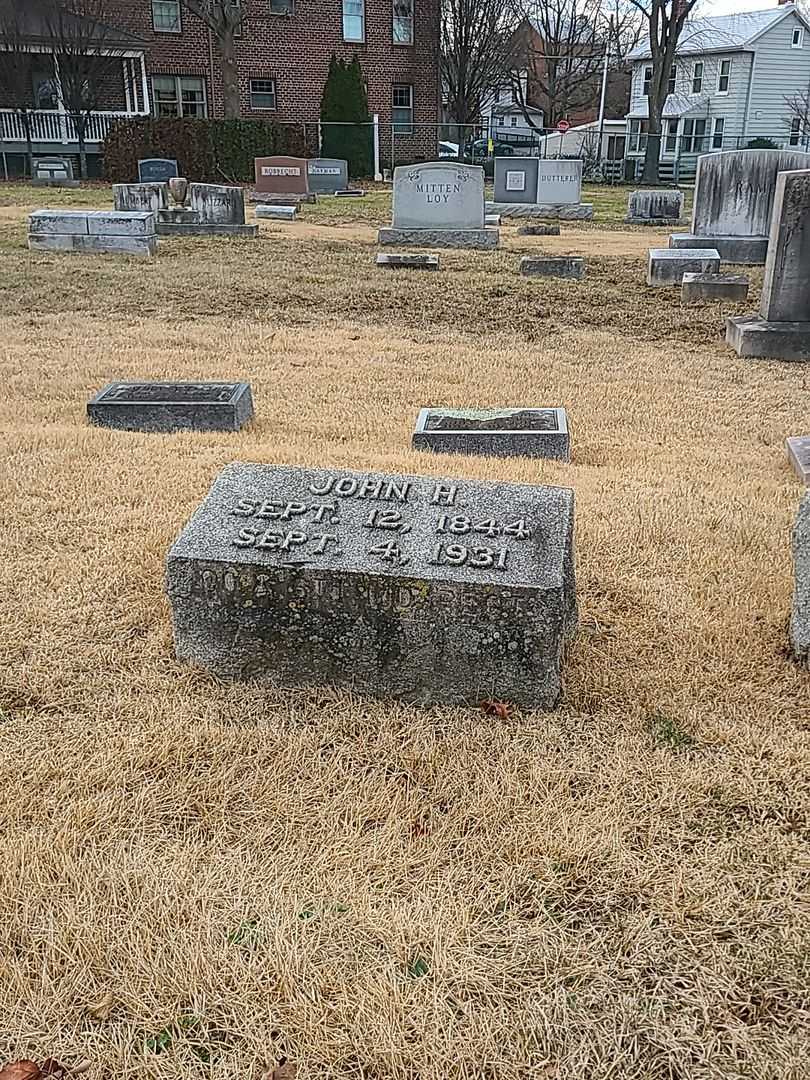 John H. Mitten's grave. Photo 3