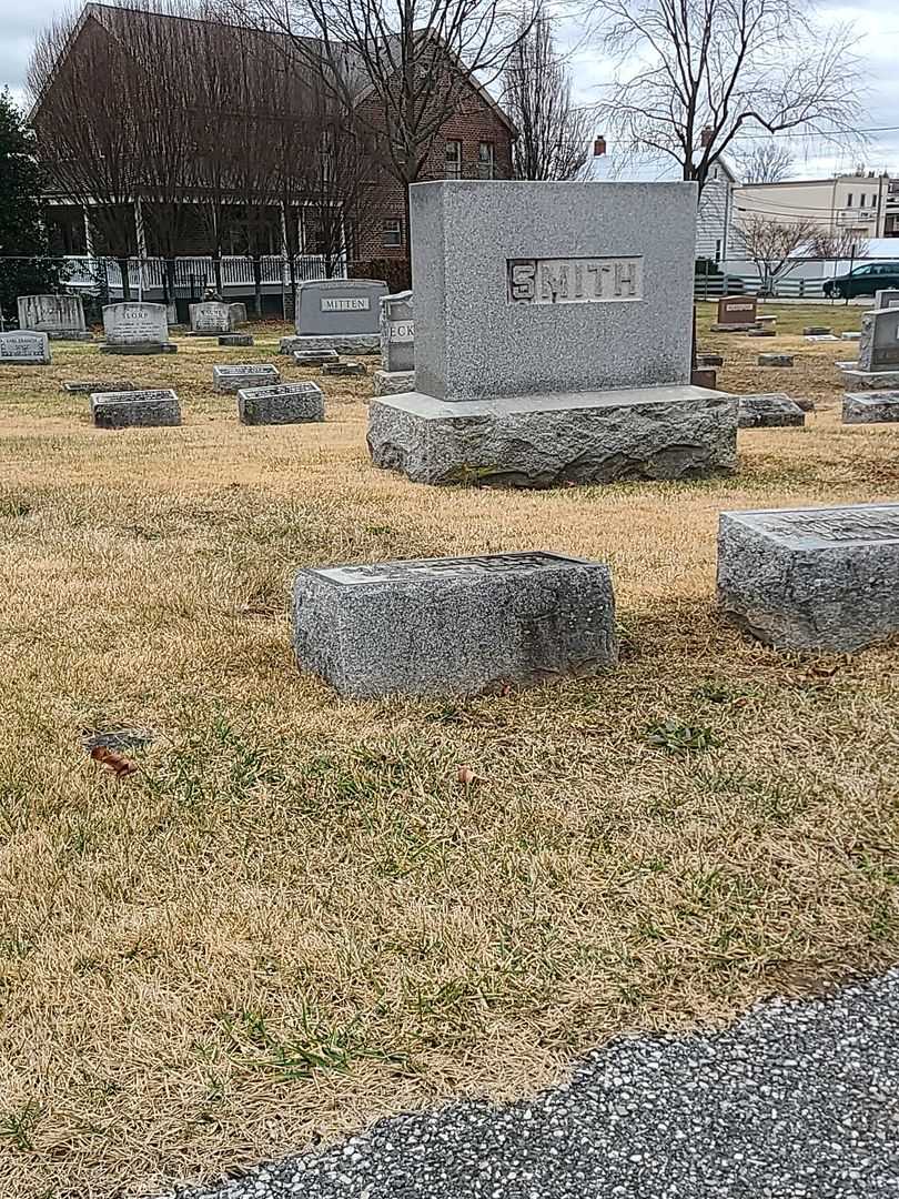Margaret L. Smith's grave. Photo 2