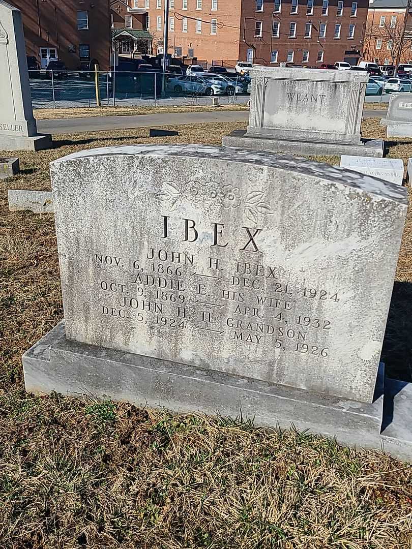 Addie E. Ibex's grave. Photo 1