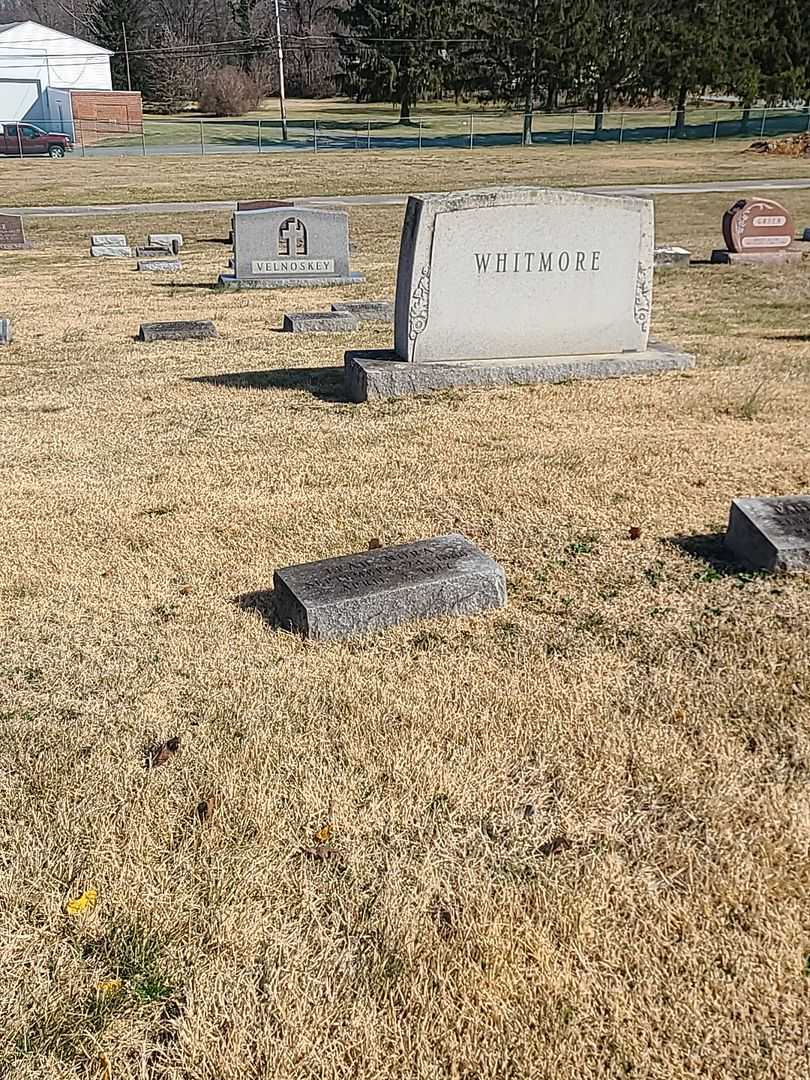 Leah Nora Whitmore's grave. Photo 2