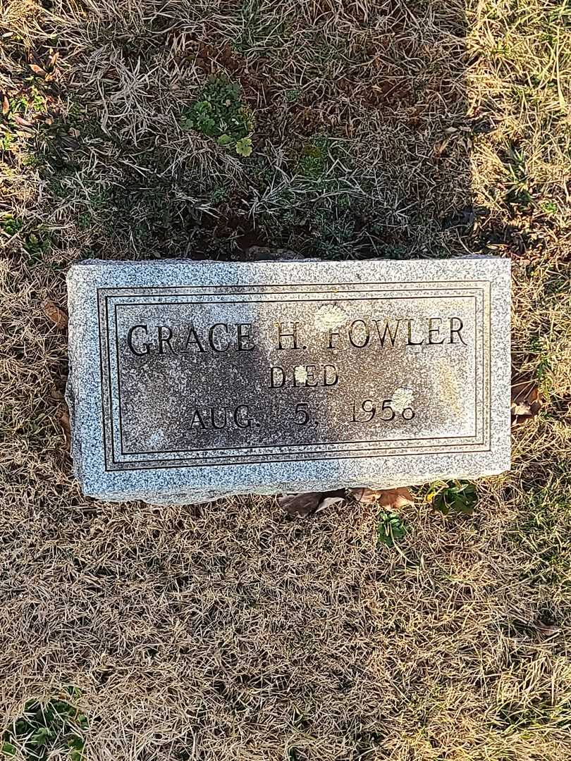 Grace H. Fowler's grave. Photo 3
