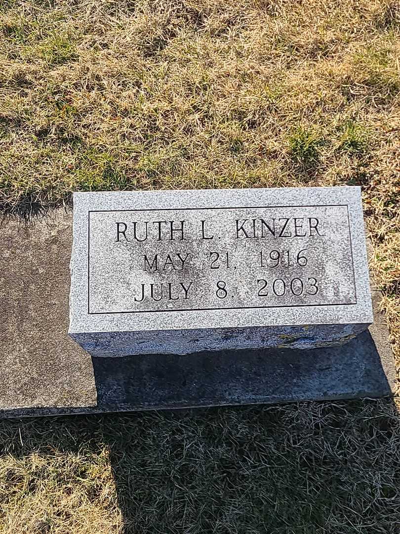 Ruth L. Kinzer's grave. Photo 3
