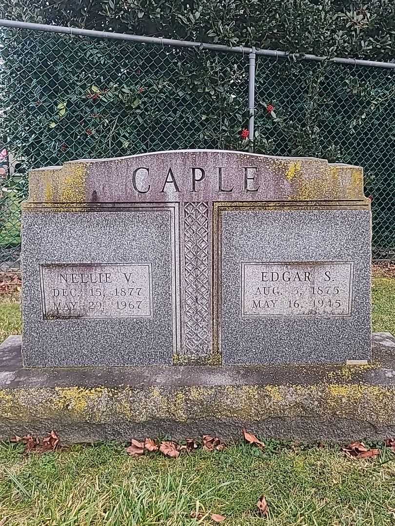 Nellie V. Caple's grave. Photo 1